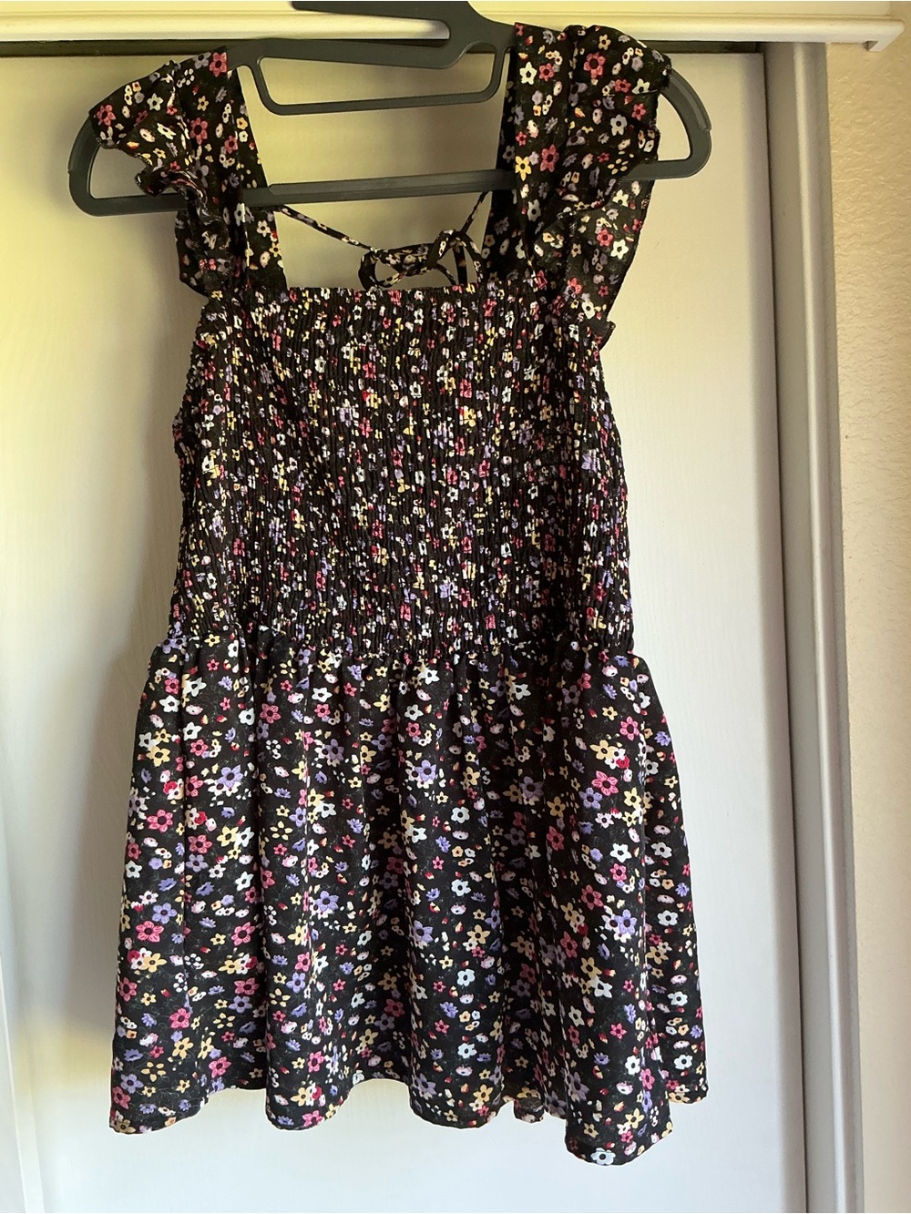 SHEIN Black Floral Smocked Ruffle Strap Tank Top